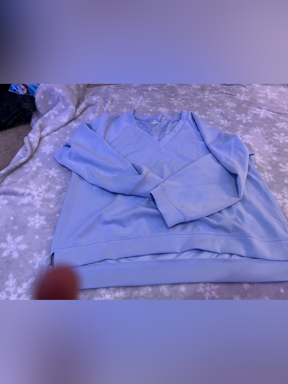 Relaxed V-Neck Long Sleeve Tee in Light Blue